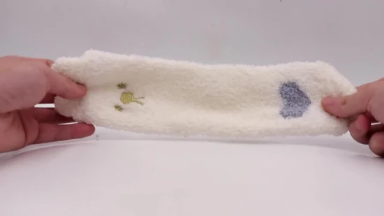 Weiou produttore di graziosi calzini da donna con motivo ad artiglio di panda, calzini di peluche comodi e caldi personalizzati